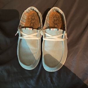 hey dude shoes